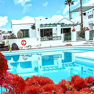 https://las-acacias-puerto-del-carmen.in-canary-islands.com